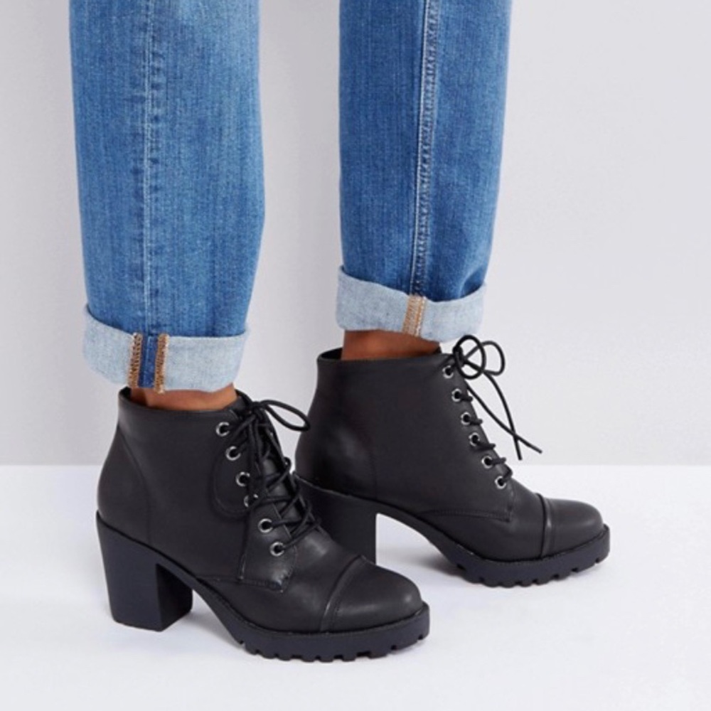 London Rebel- Heeled Lace Up Boot